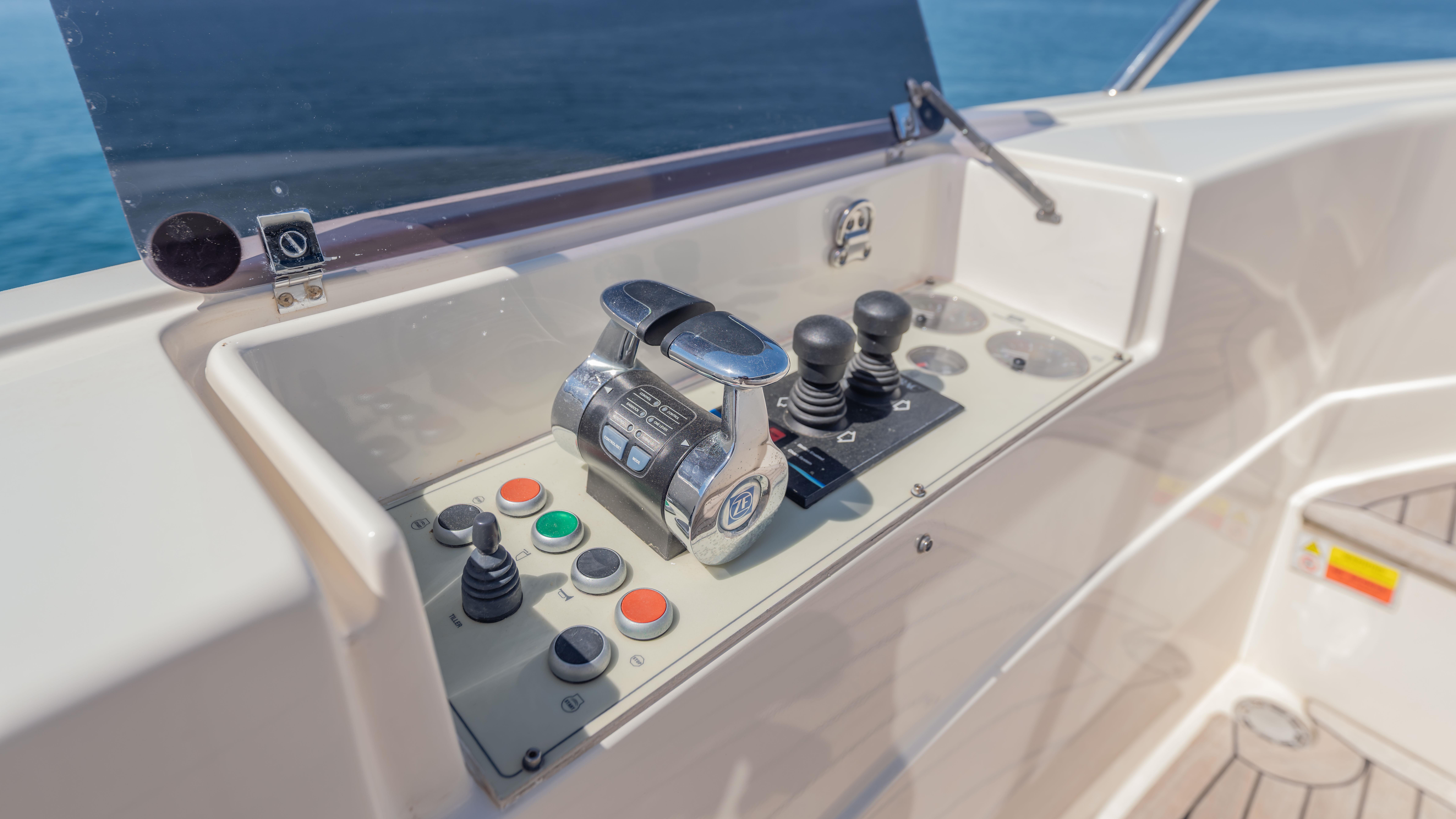 2017 CUSTOM LINE NAVETTA 28 
